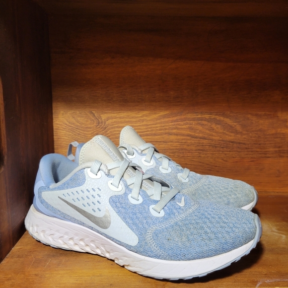 Nike Legend React Running Sneaker 5.5 - Picture 2 of 7